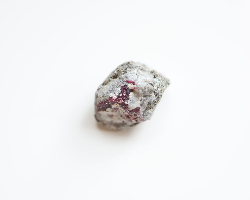 Greenland Ruby Corundum 10.99 g