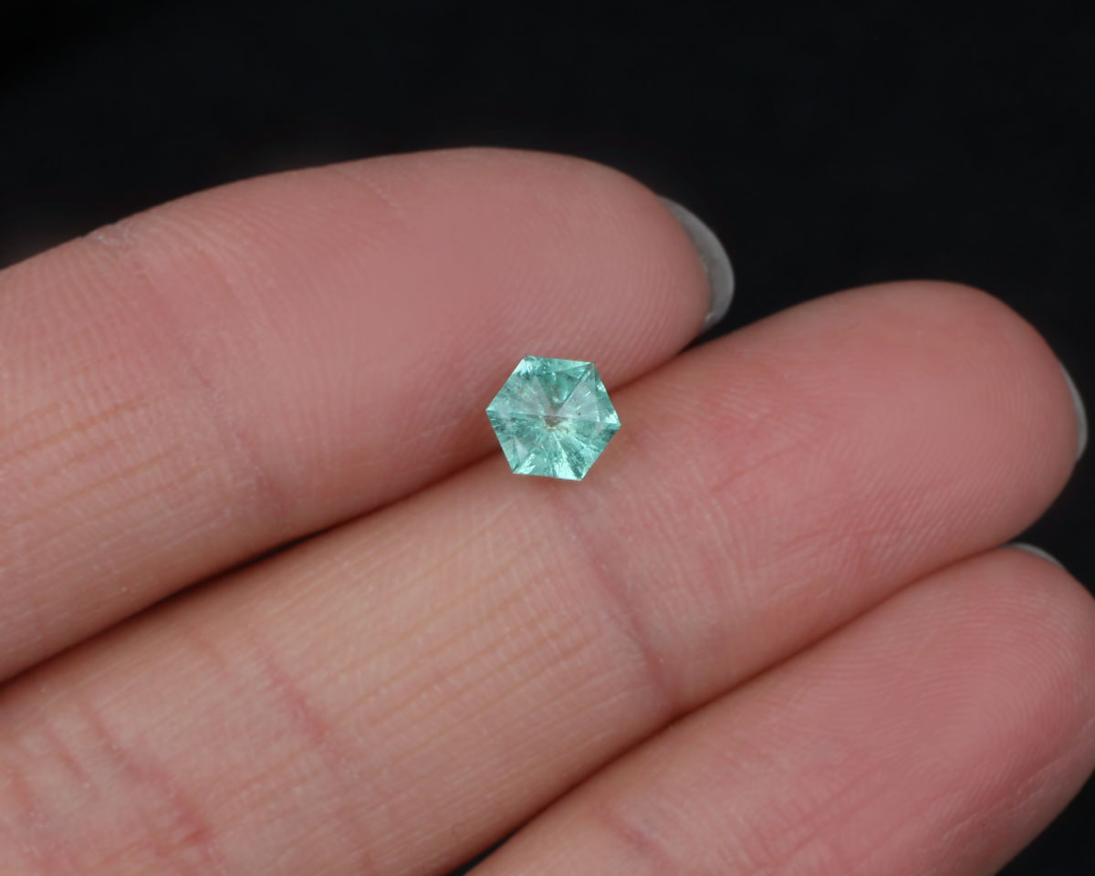 Shakiso Emerald Hexagon apex 66 facets 0.55 ct