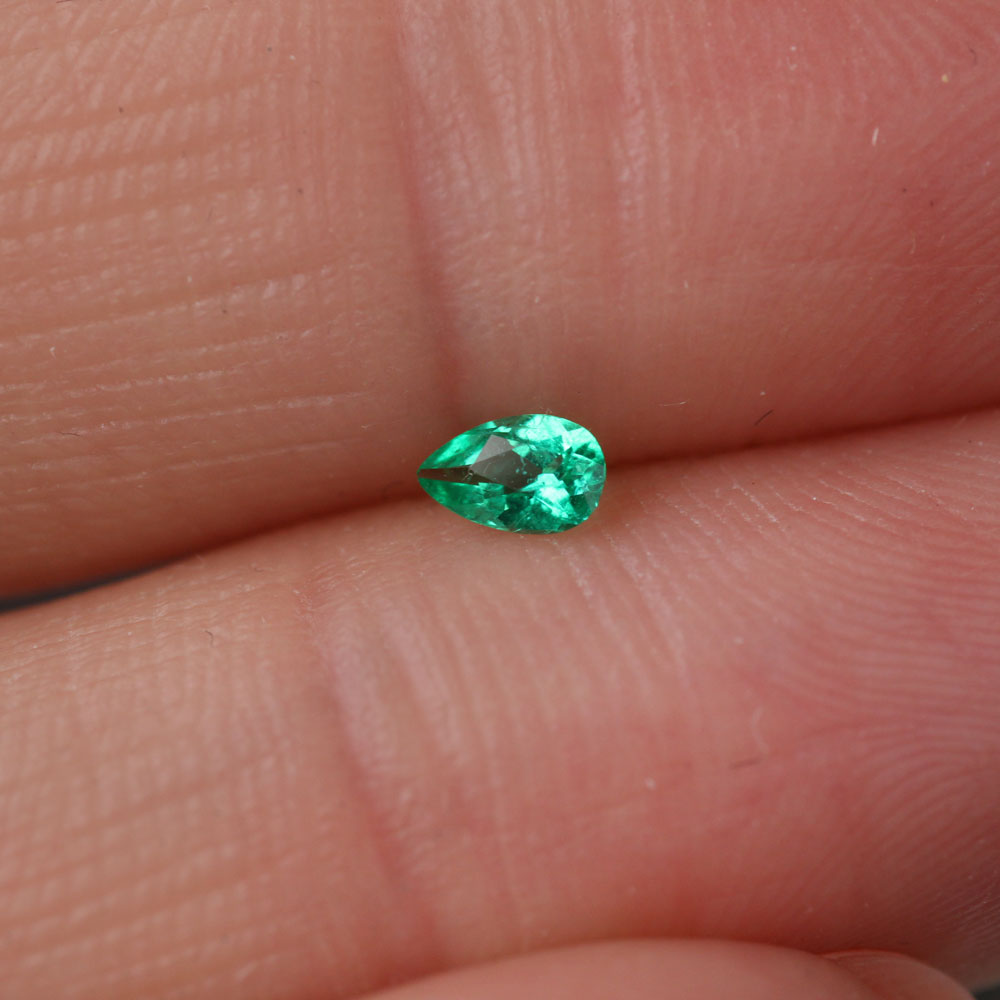 Shakiso Emerald drop 0.09 ct