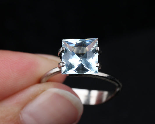 Aquamarine Courtesan square 8 mm 2.27 ct