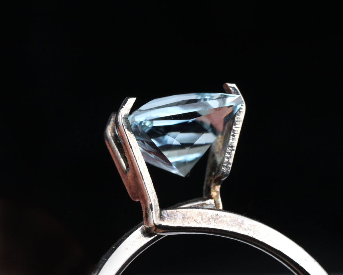 Aquamarine Courtesan square 8 mm 2.27 ct