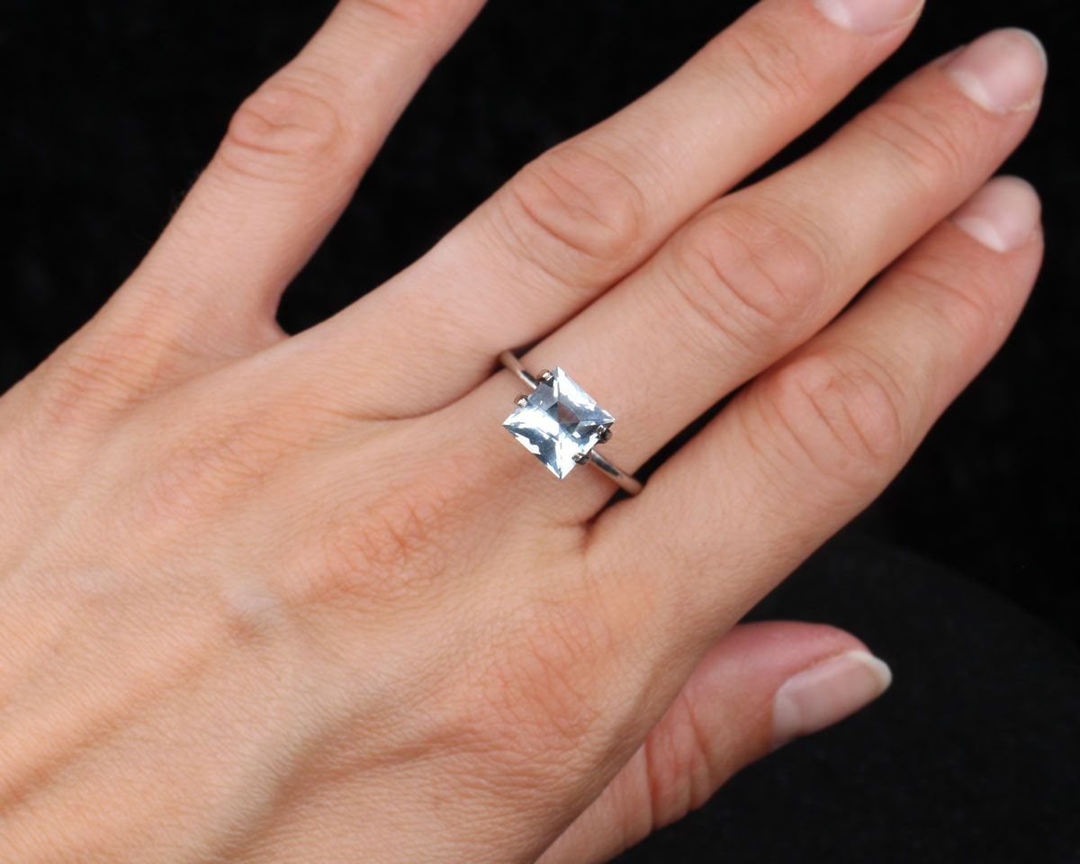 Aquamarine Courtesan square 8 mm 2.27 ct