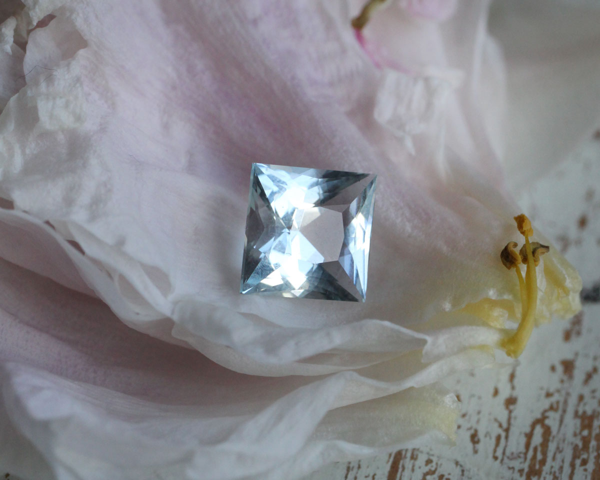 Aquamarine Courtesan square 8 mm 2.27 ct