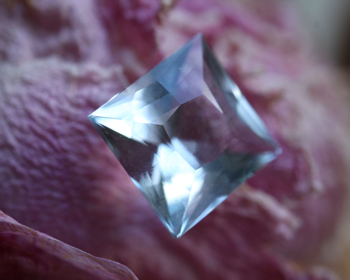Aquamarine Courtesan square 8 mm 2.27 ct