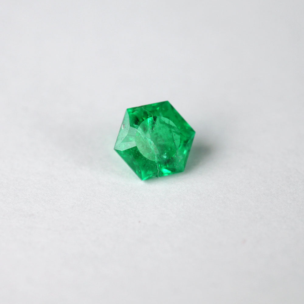 Shakiso Emerald radiating hexagon 0.27 ct