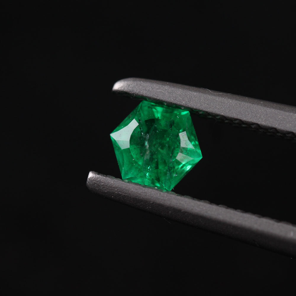 Shakiso Emerald radiating hexagon 0.27 ct