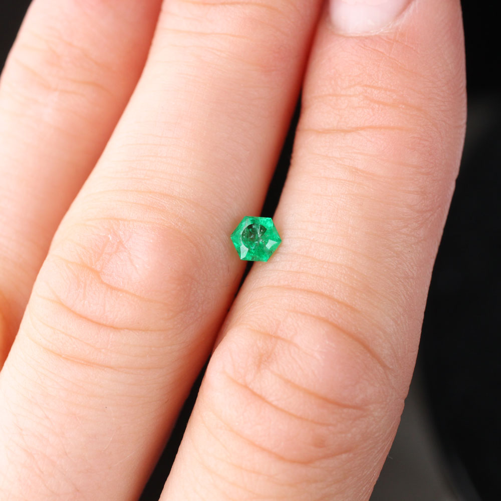 Shakiso Emerald radiating hexagon 0.27 ct