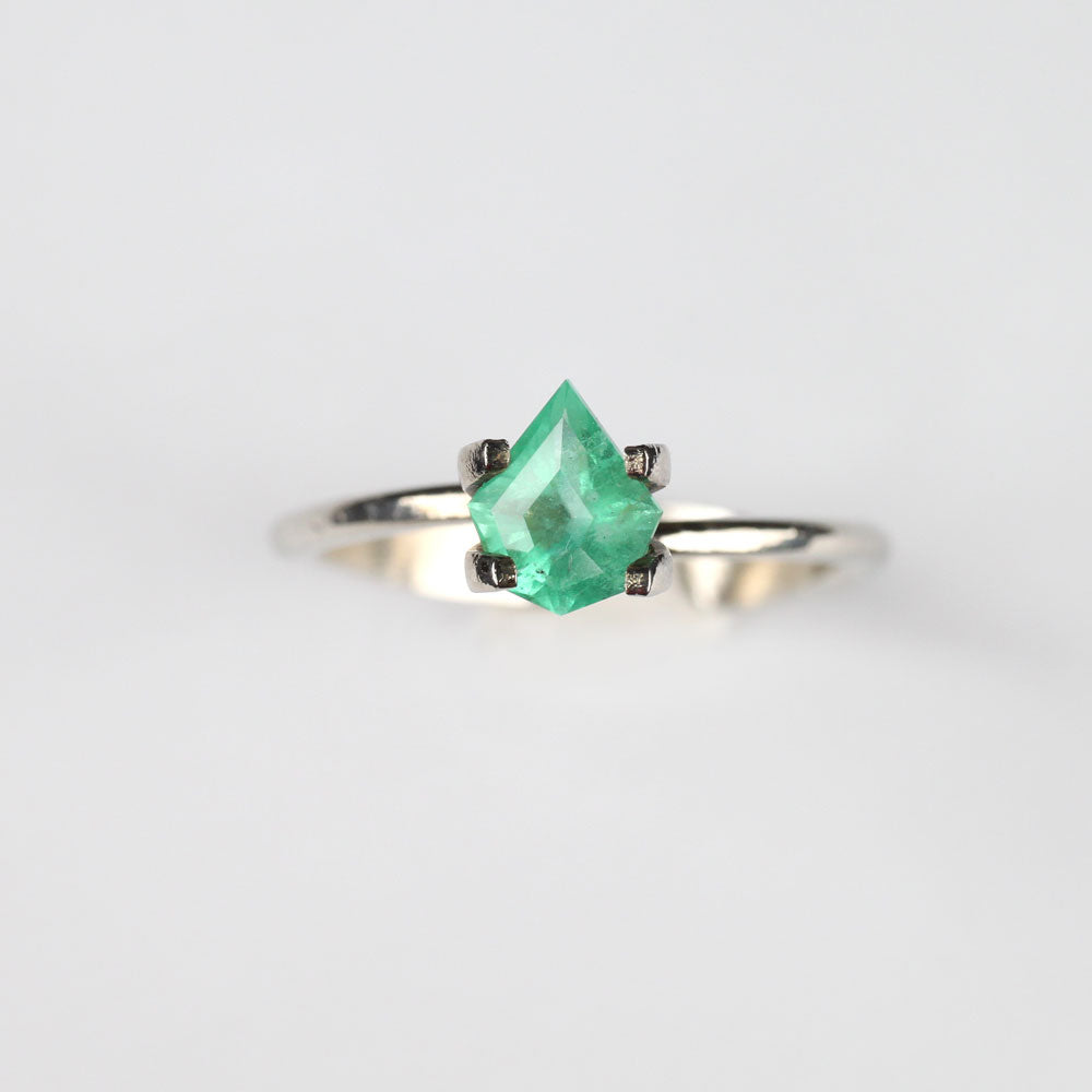 Shakiso Emerald dragonfly 0.7 ct