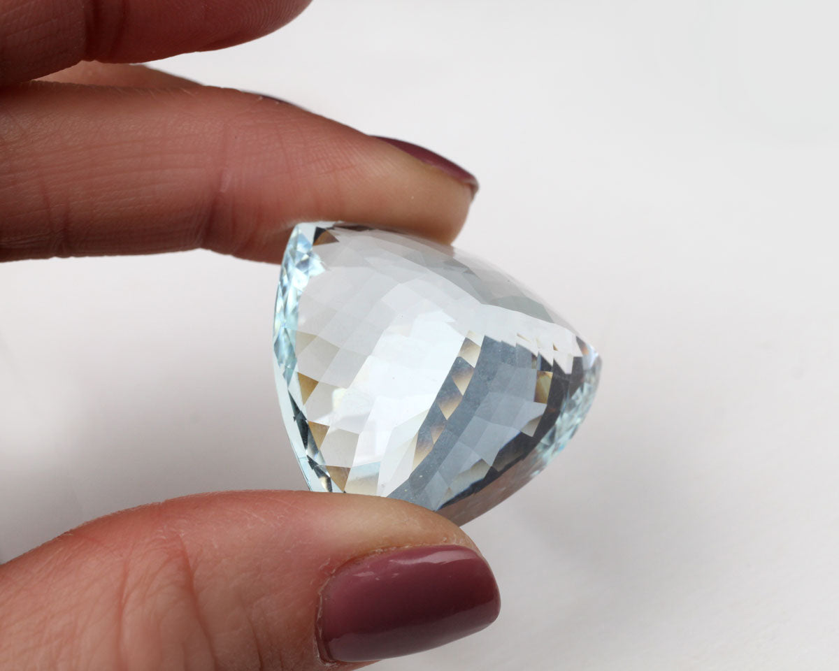 Akvamarin triangel 30mm 95 ct