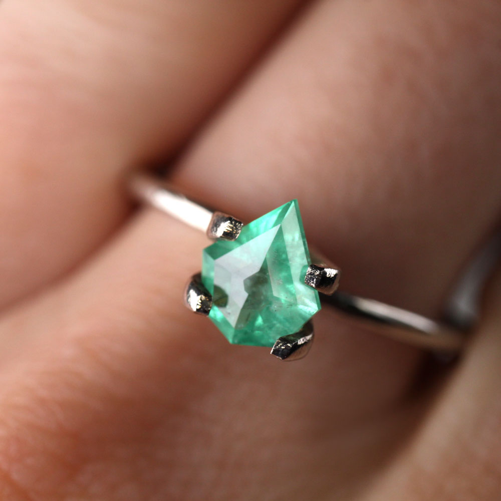 Shakiso Emerald dragonfly 0.7 ct