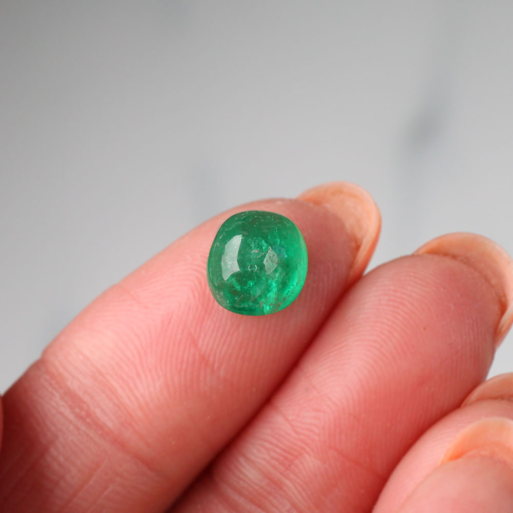 Shakiso Emerald Cabochon oval 1.95 ct