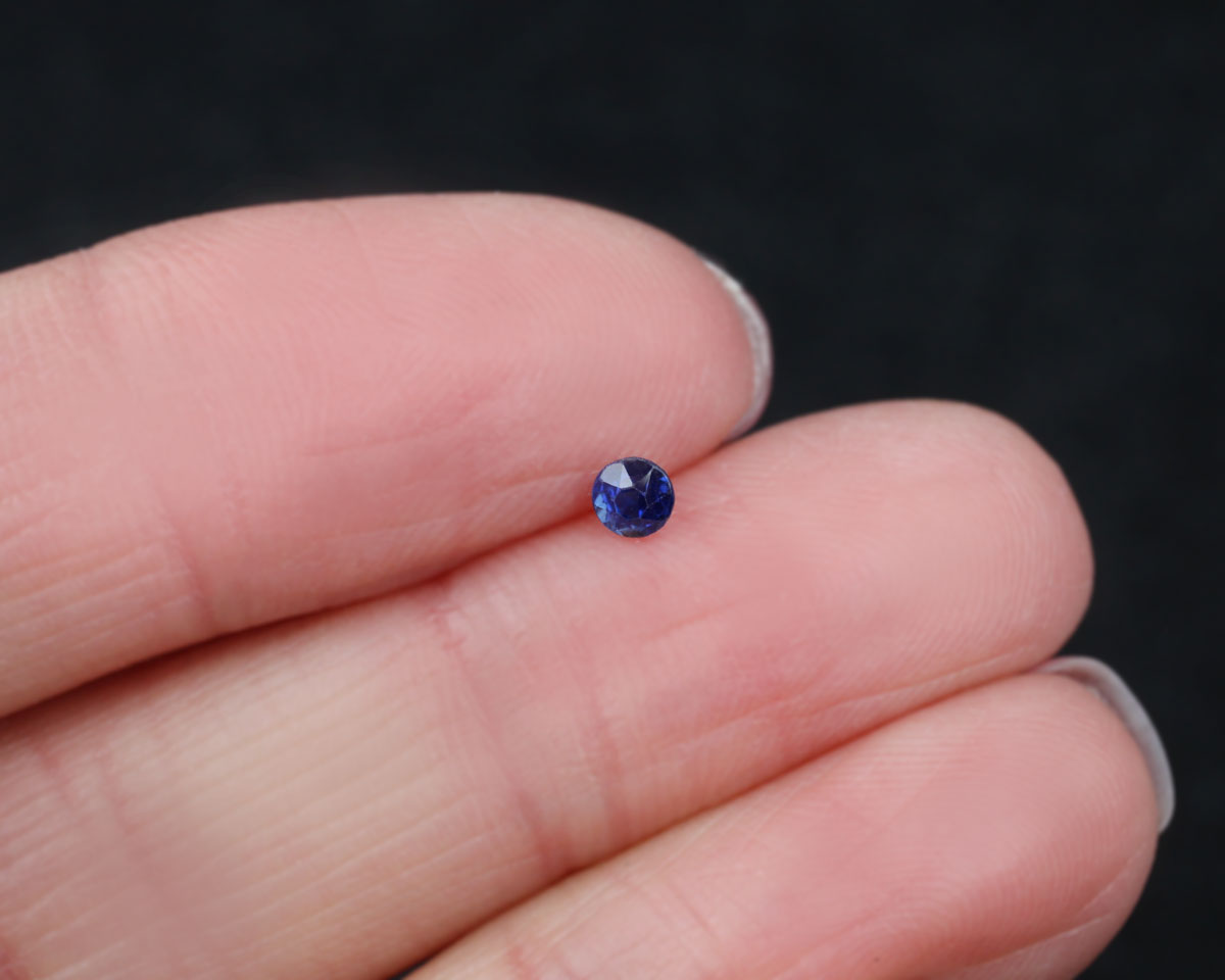 Safir rund blå 2 mm 0,2 ct