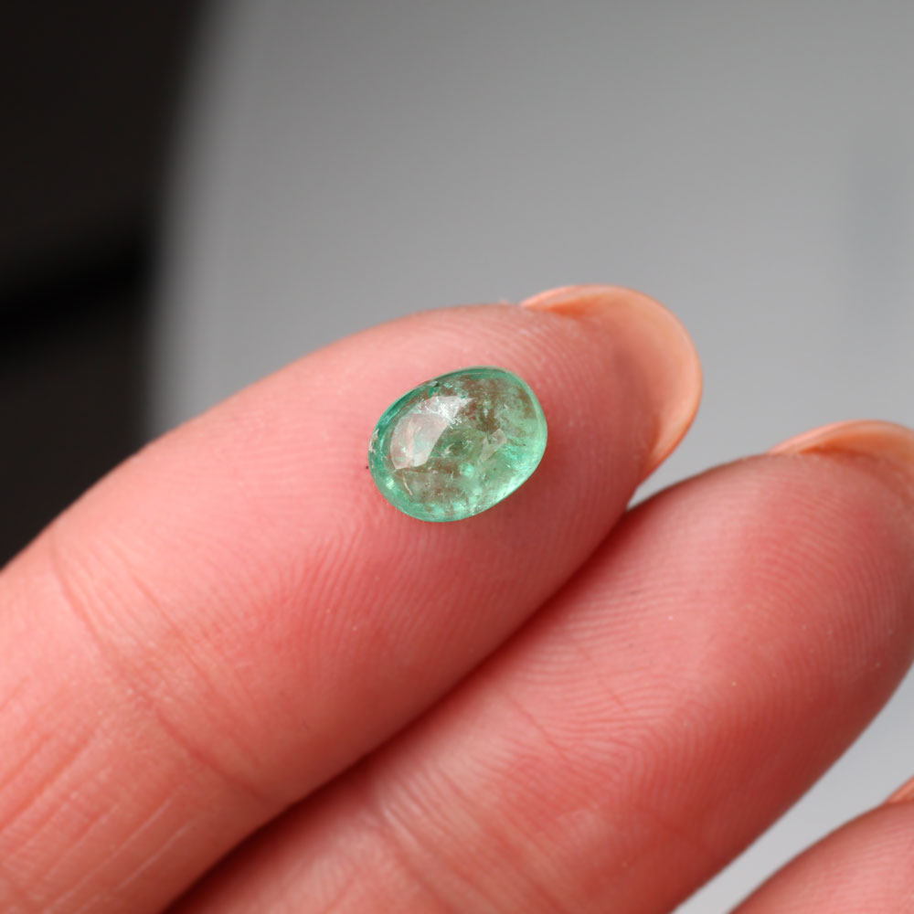 Shakiso Emerald cabochon oval 1.2 ct
