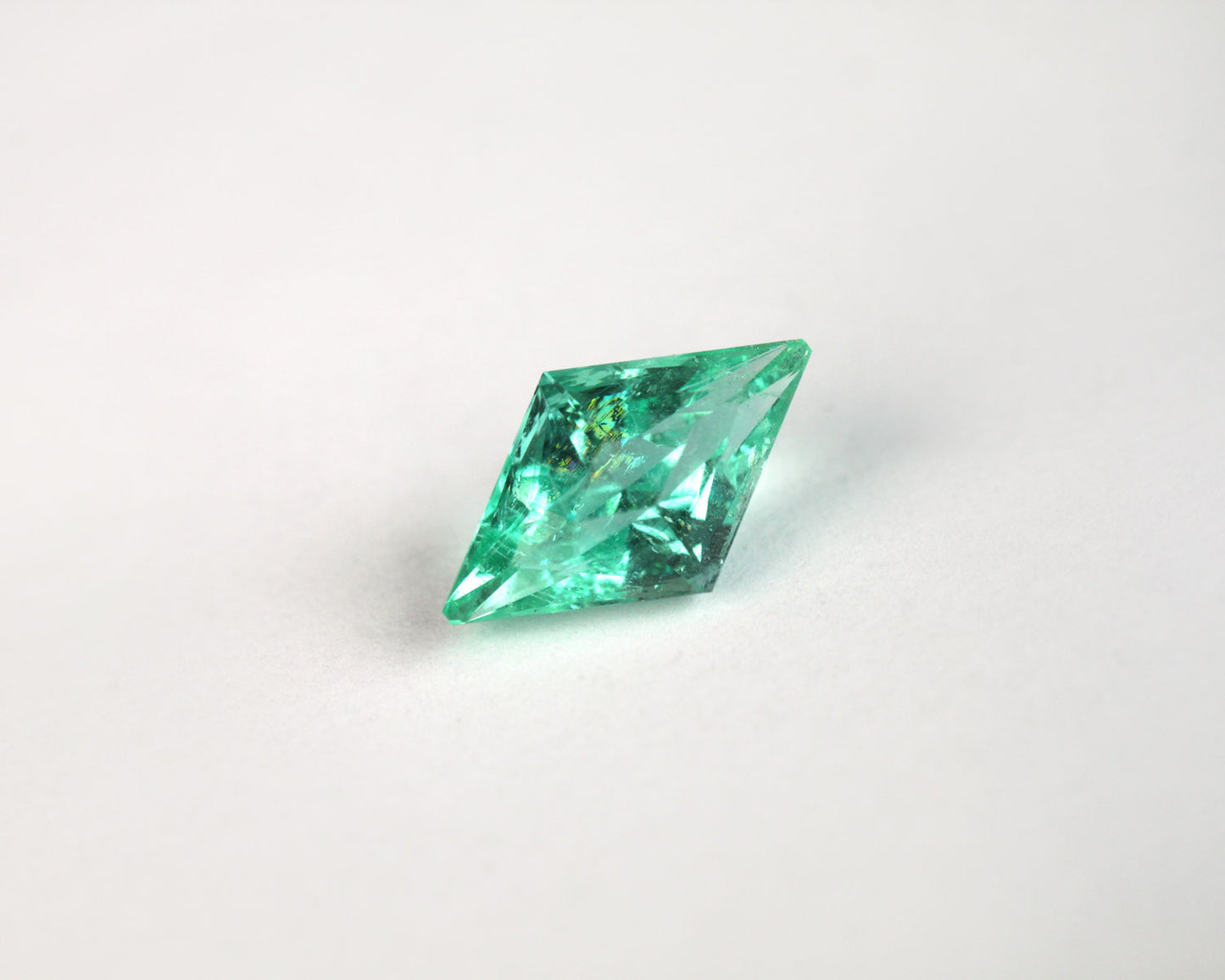 Shakiso Emerald Kangaroo culet 0.5 ct