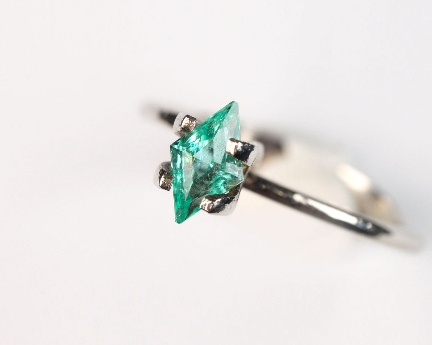 Shakiso Emerald Kangaroo culet 0.5 ct