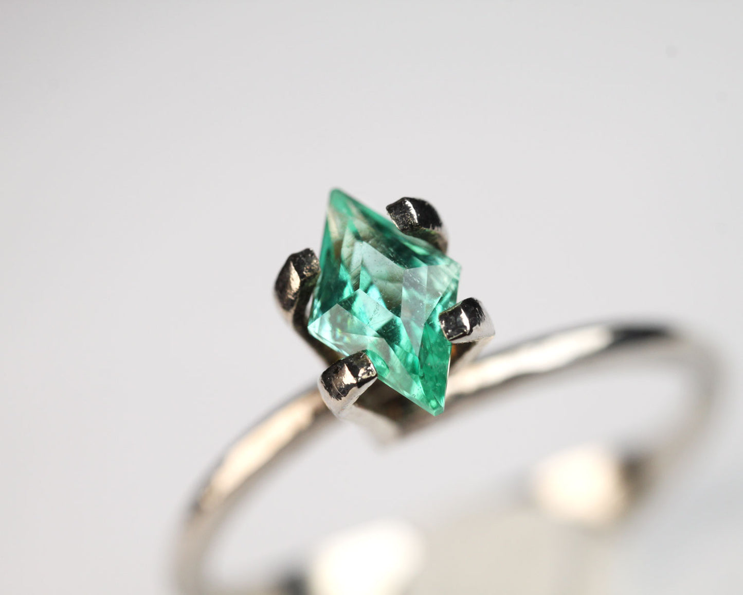 Shakiso Emerald Kangaroo culet 0.5 ct