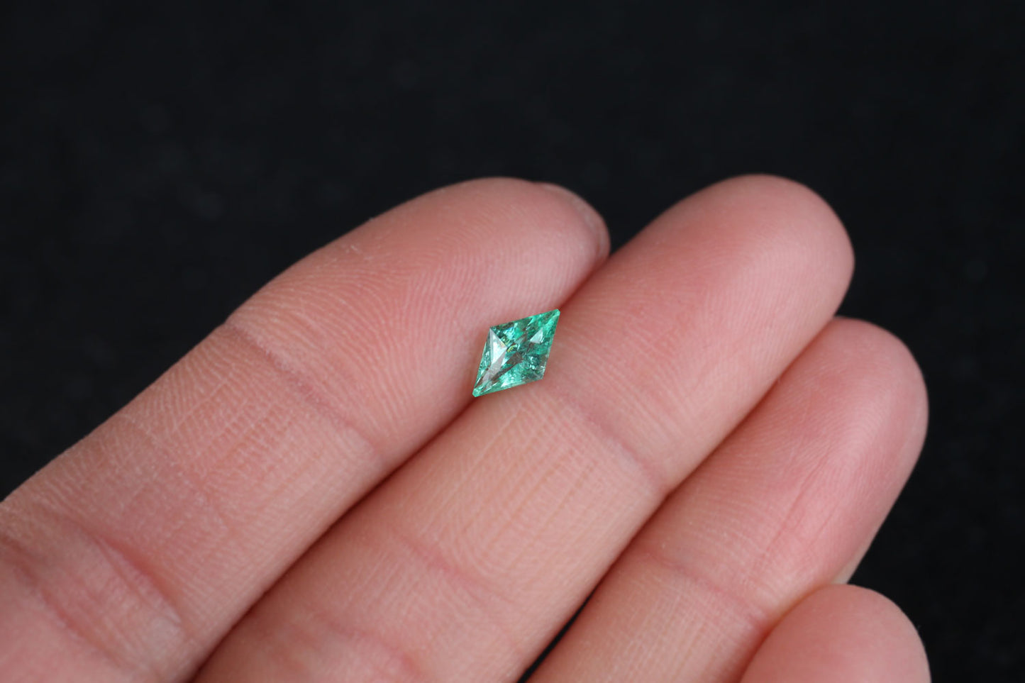 Shakiso Emerald Kangaroo culet 0.5 ct