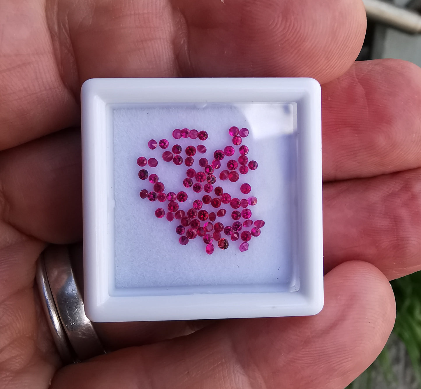 Facet cut ruby 1 to 1.3 mm