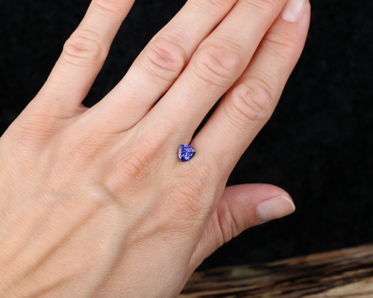 Tanzanit Trillion 6 mm 0,9 ct