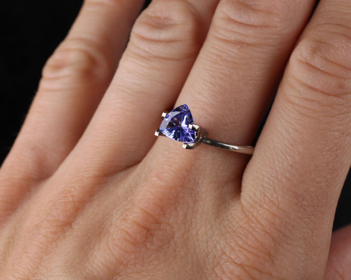 Tanzanite Trillion 7 mm 0.93 ct