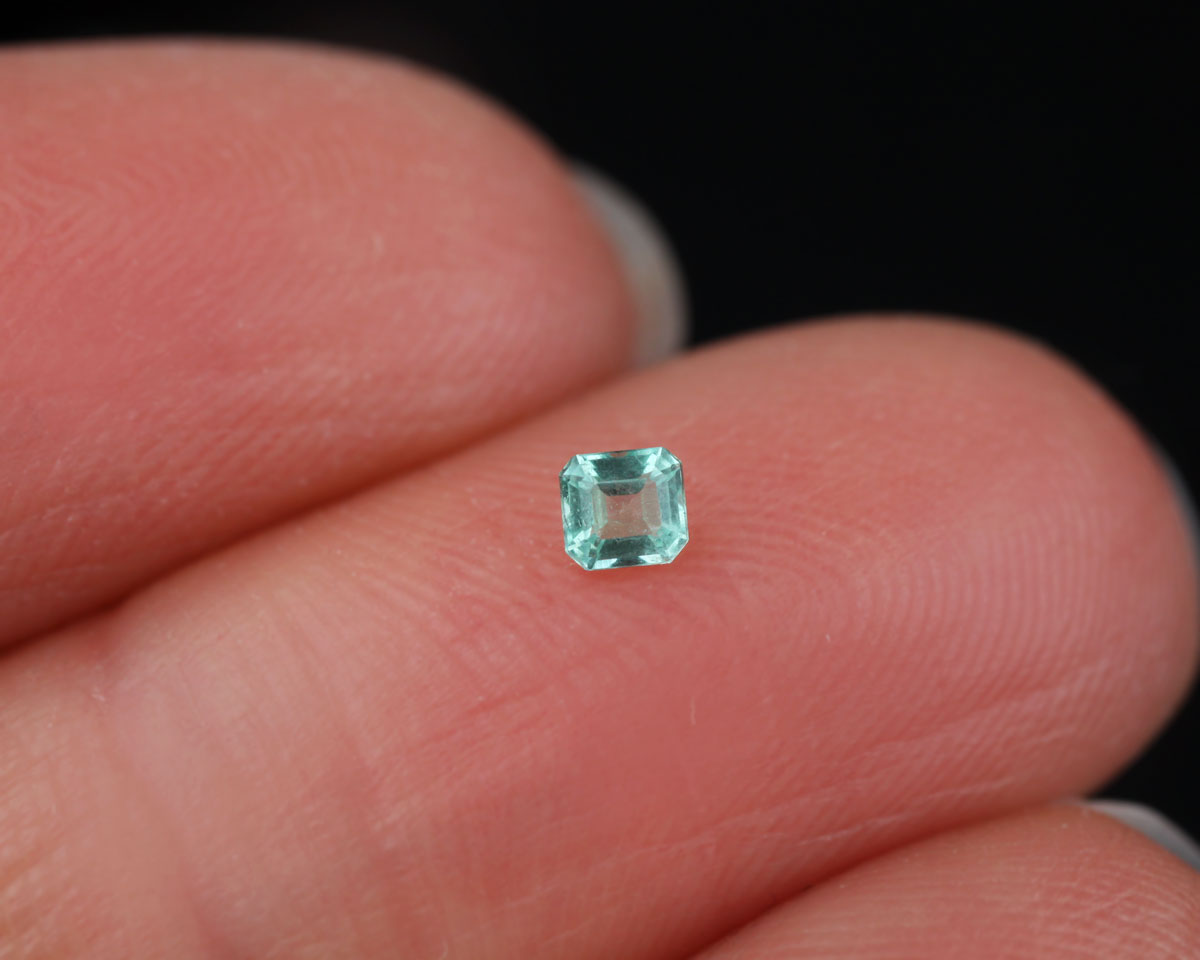 Shakiso Emerald octagon square 0.1 ct