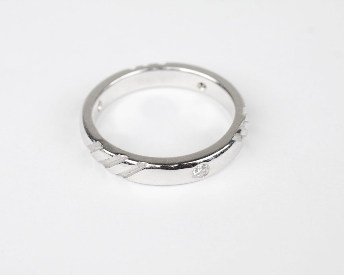 Trippel diamant, Vitguldsring