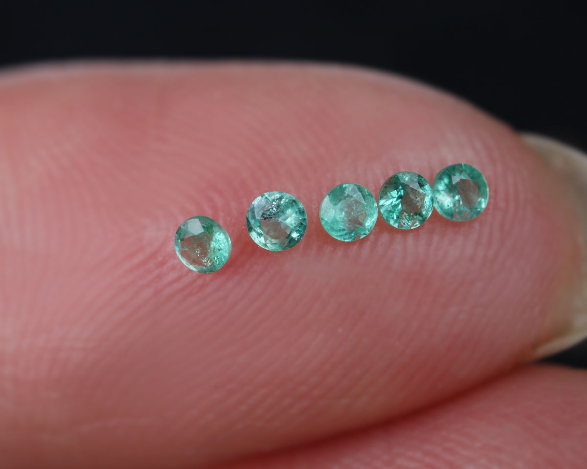 Calibrated Shakiso Emerald 2 mm
