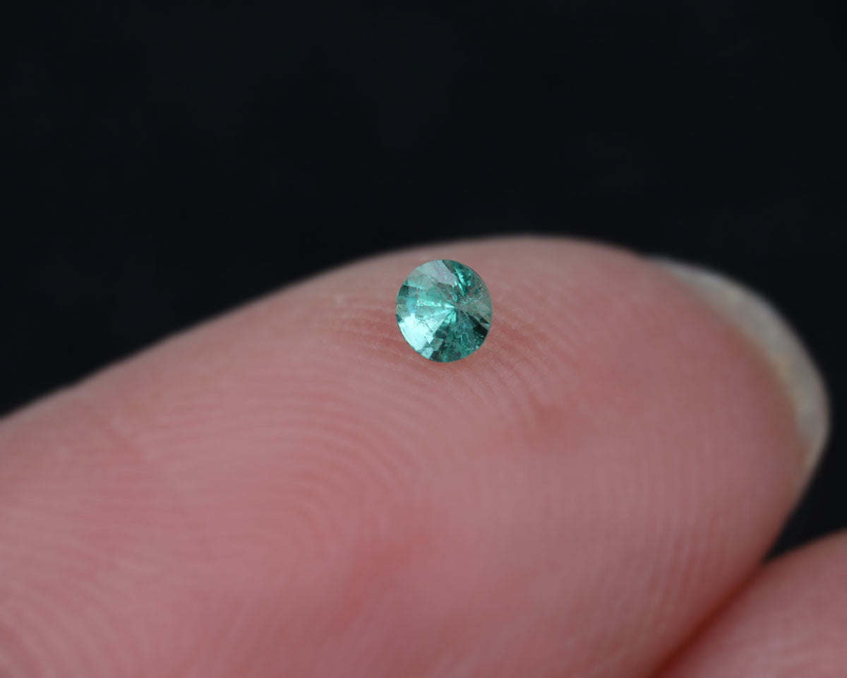 Calibrated Shakiso Emerald 2.4 mm