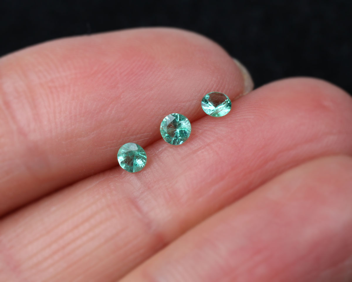 Calibrated Shakiso Emerald 3 mm