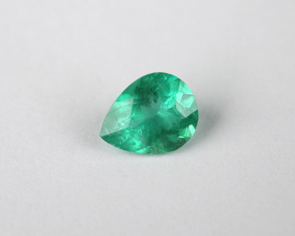 Shakiso Emerald pear 6 mm 0.45 ct