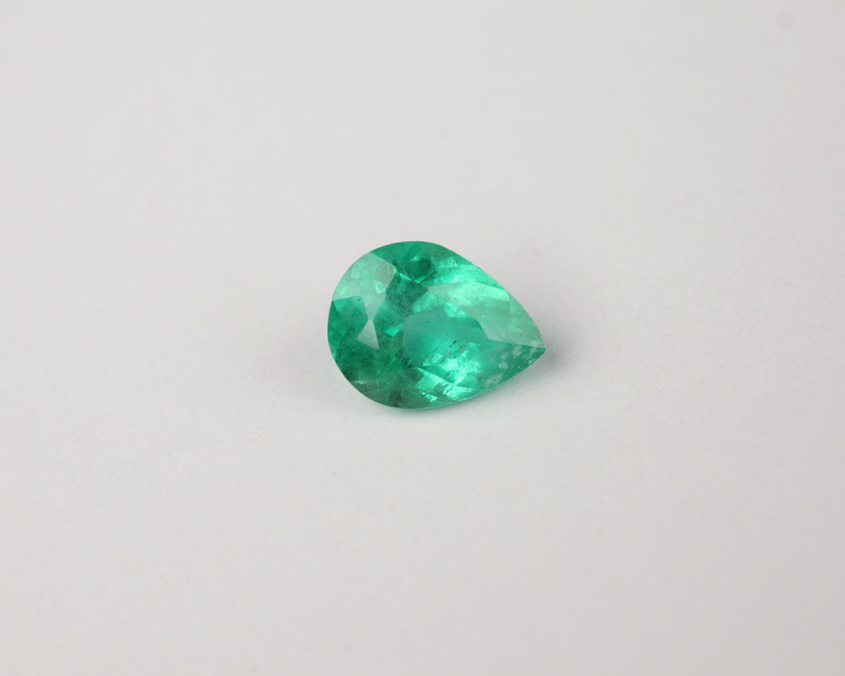 Shakiso Emerald pear 6 mm 0.52 ct
