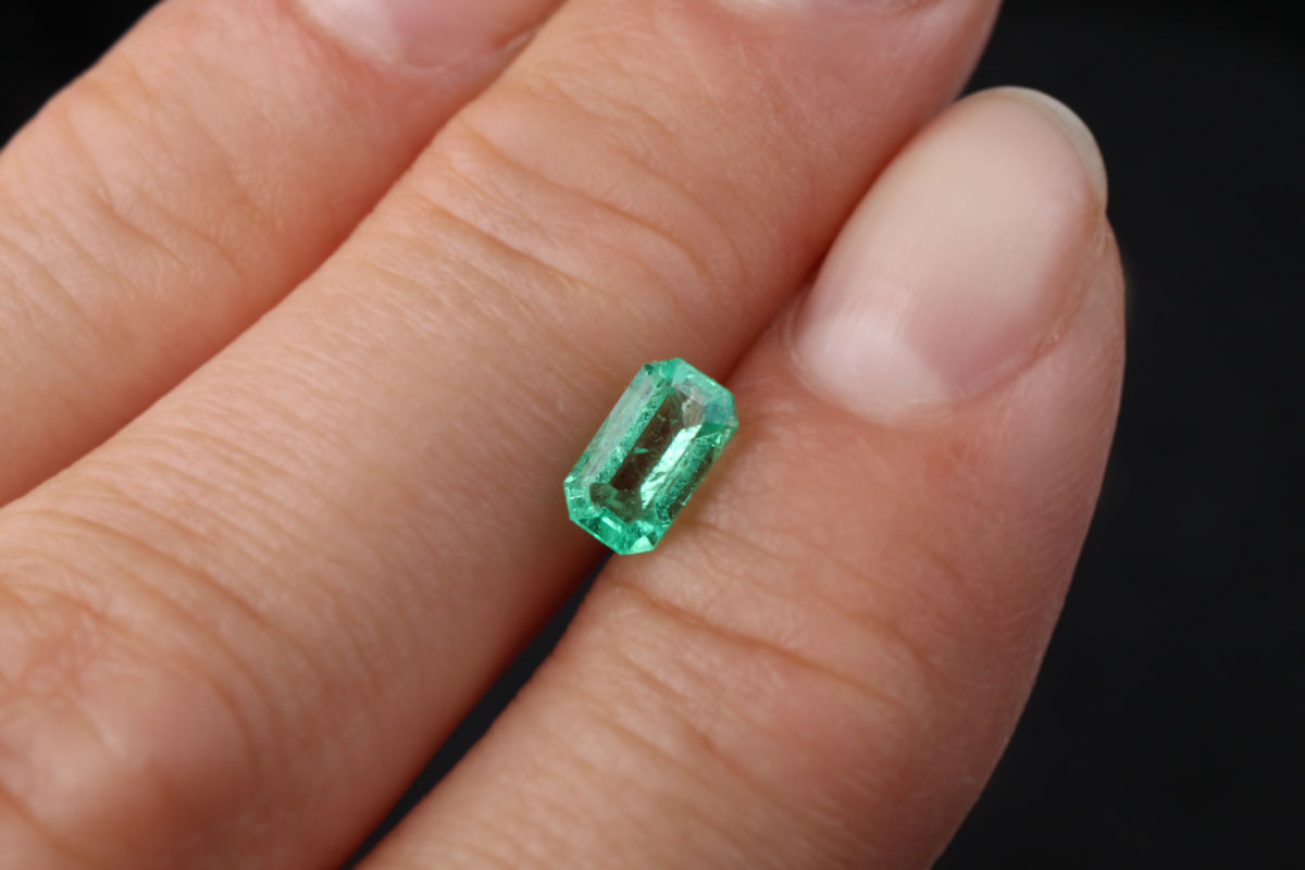 Shakiso Emerald rectangle 7 mm 0.61 ct