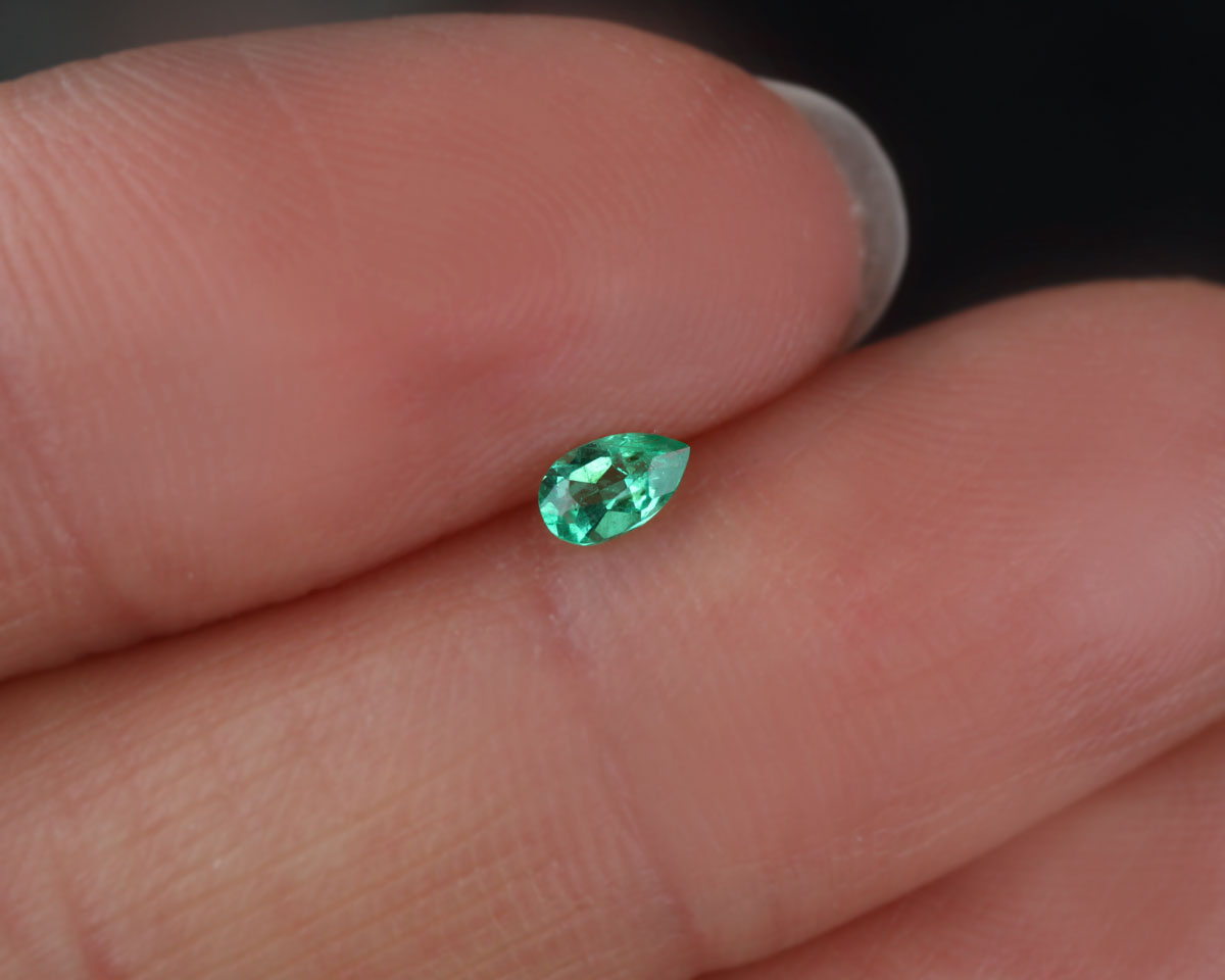 Shakiso Emerald drop 0.1 ct