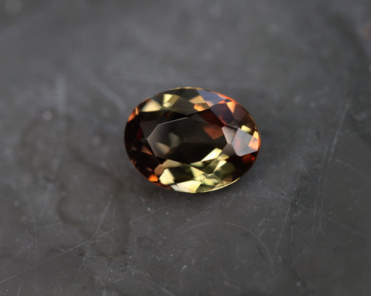 Andalusit Oval 0,6 ct