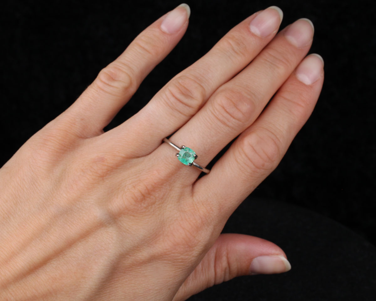 Shakiso Emerald square 6 mm 0.74 ct