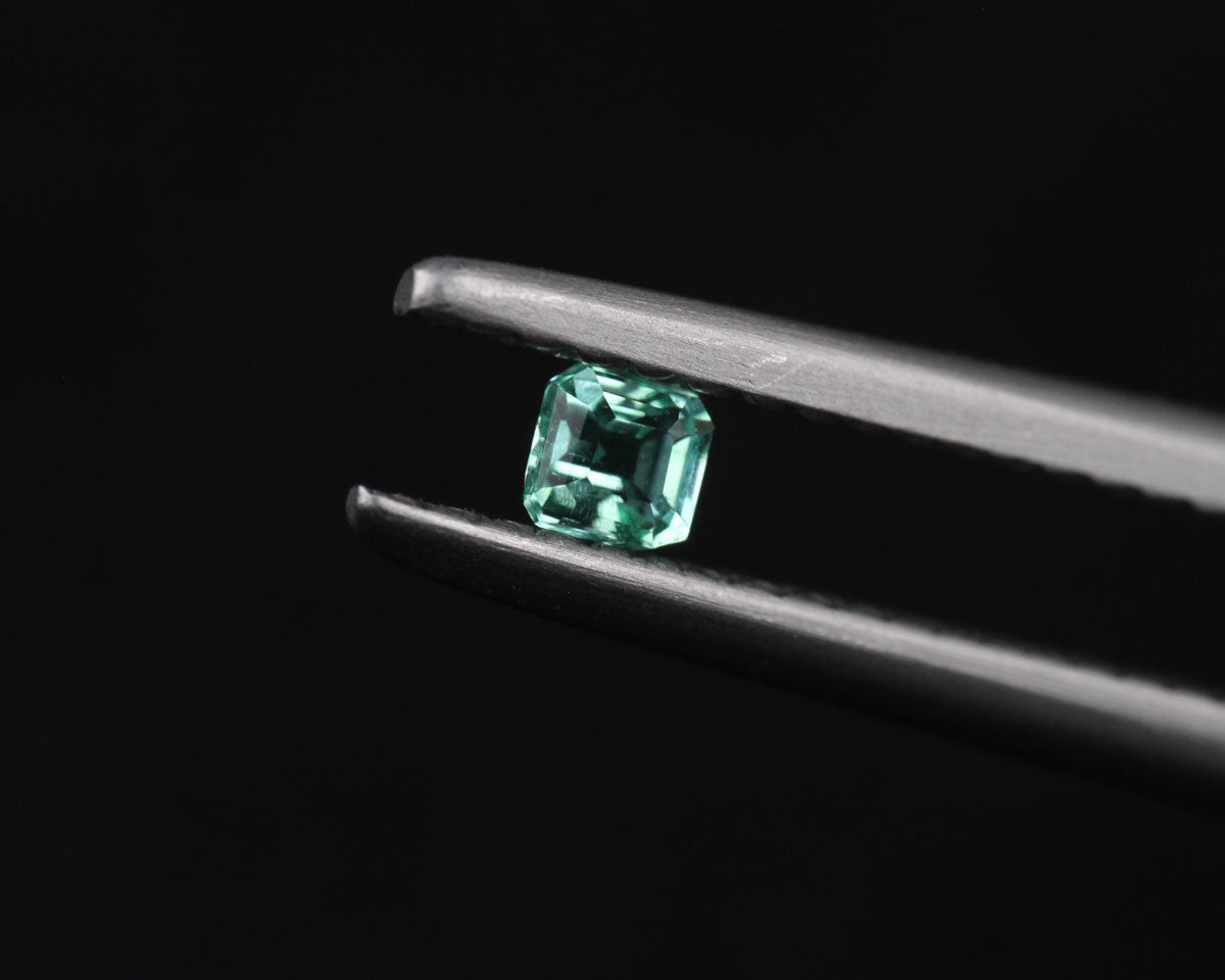 Shakiso Emerald square 2.5 mm 0.08 ct