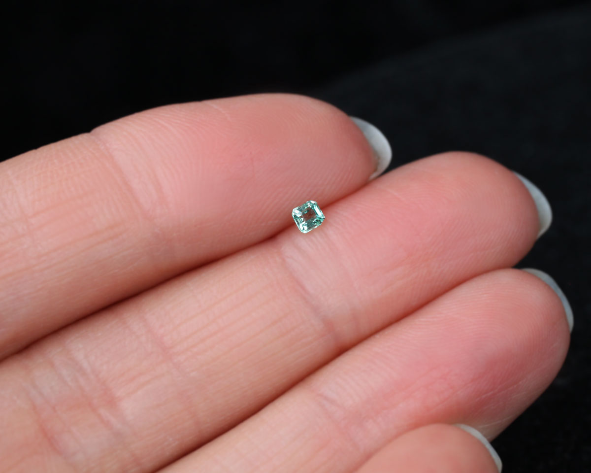 Shakiso Emerald square 2.5 mm 0.08 ct