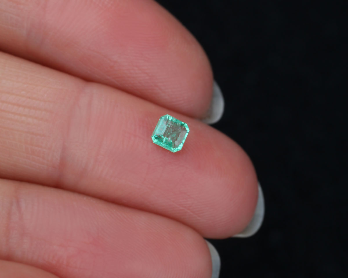 Shakiso Emerald square 4 mm 0.22 ct