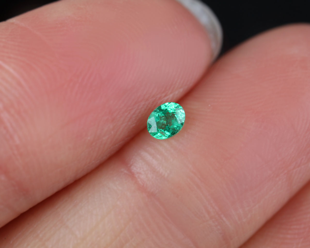 Shakiso Emerald oval 0.1 ct