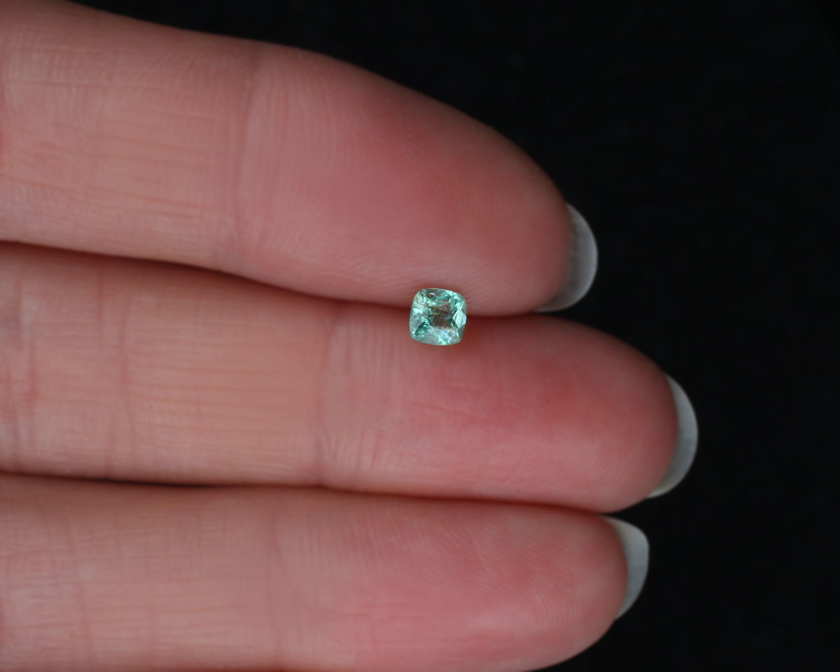 Shakiso Emerald square 4 mm 0.23 ct