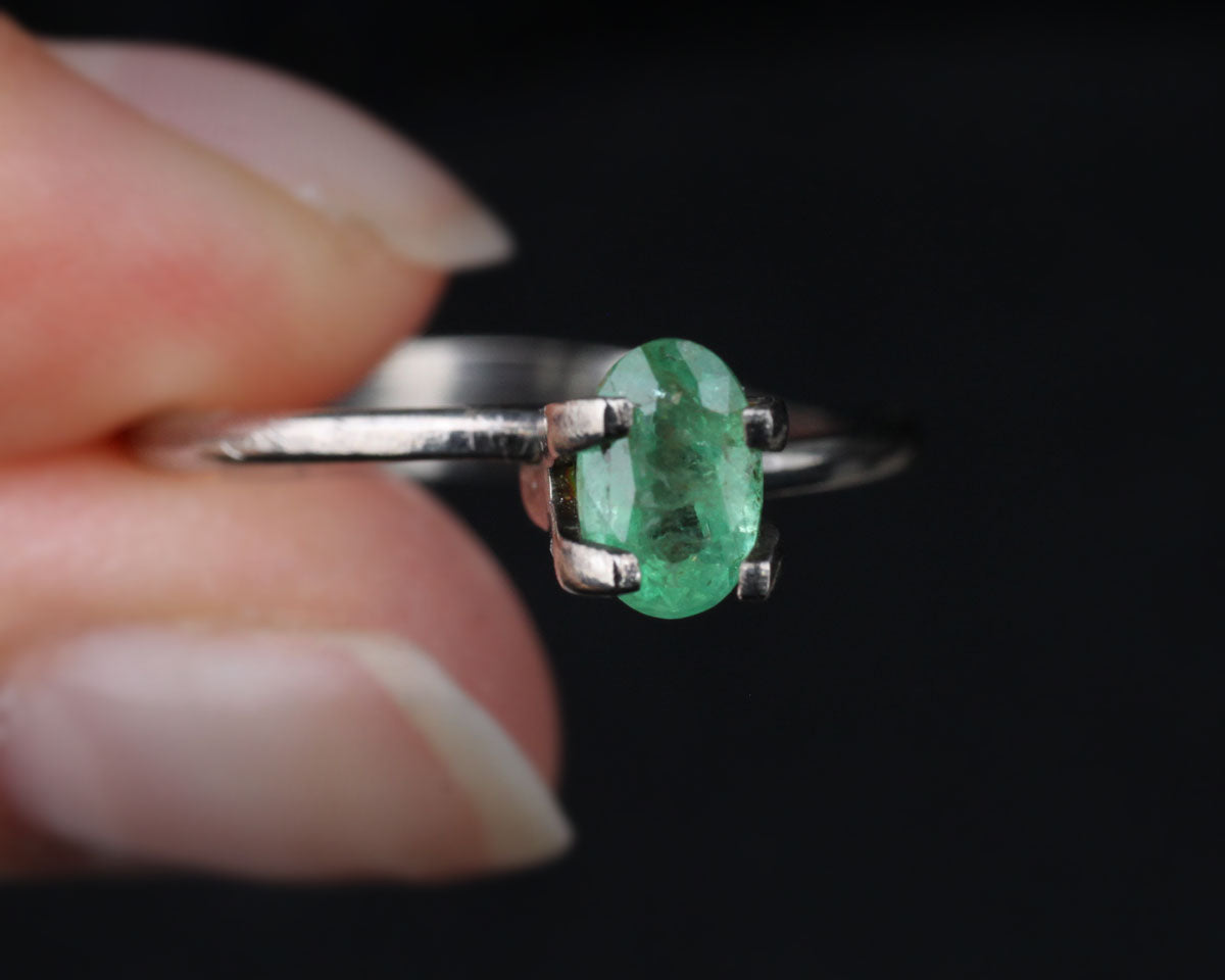 Shakiso Emerald oval 7 mm 0.55 ct