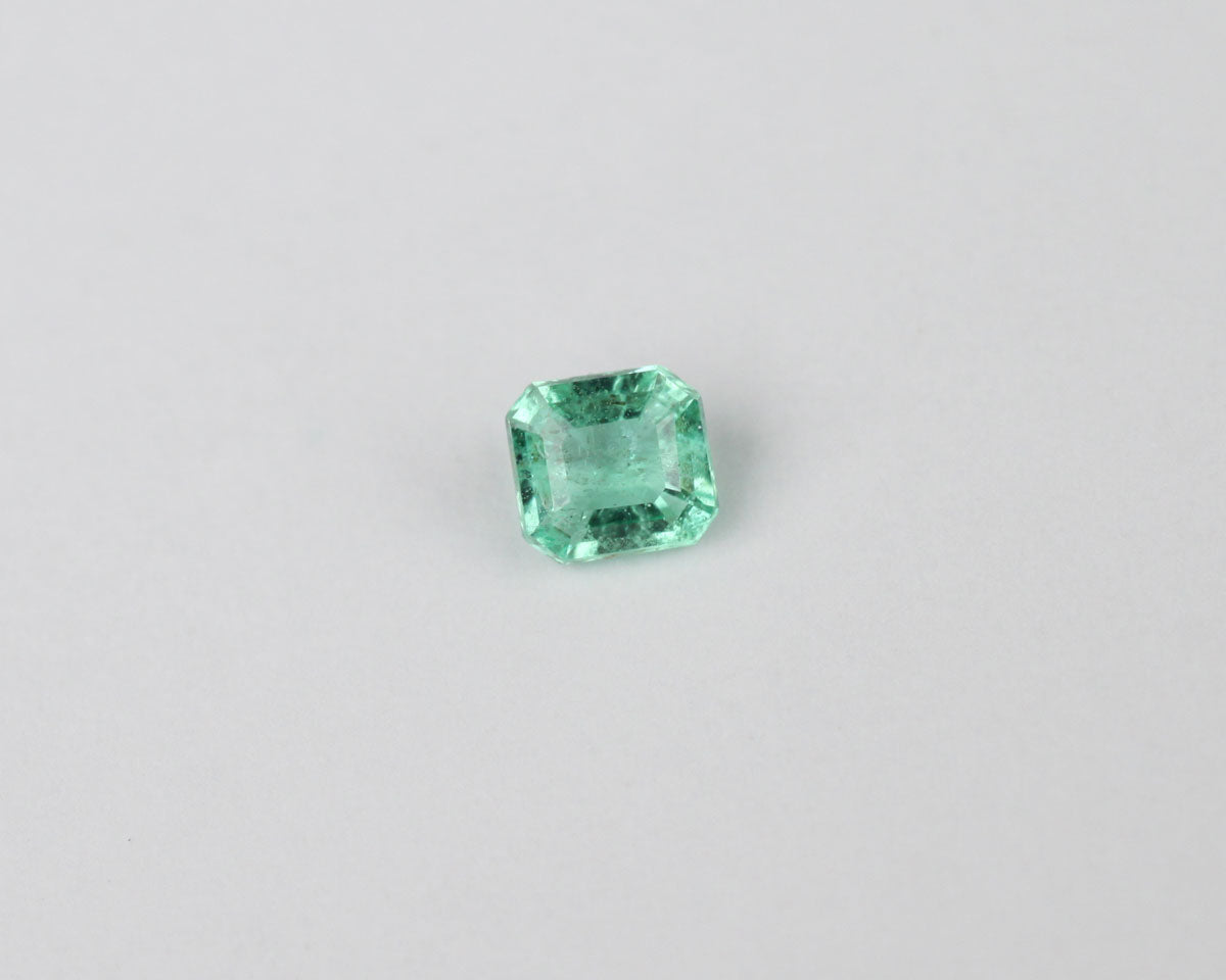 Shakiso Emerald rectangle 3 mm 0.14 ct