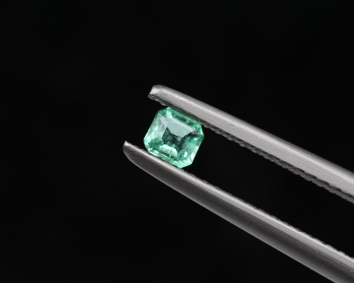 Shakiso Emerald rectangle 3 mm 0.14 ct