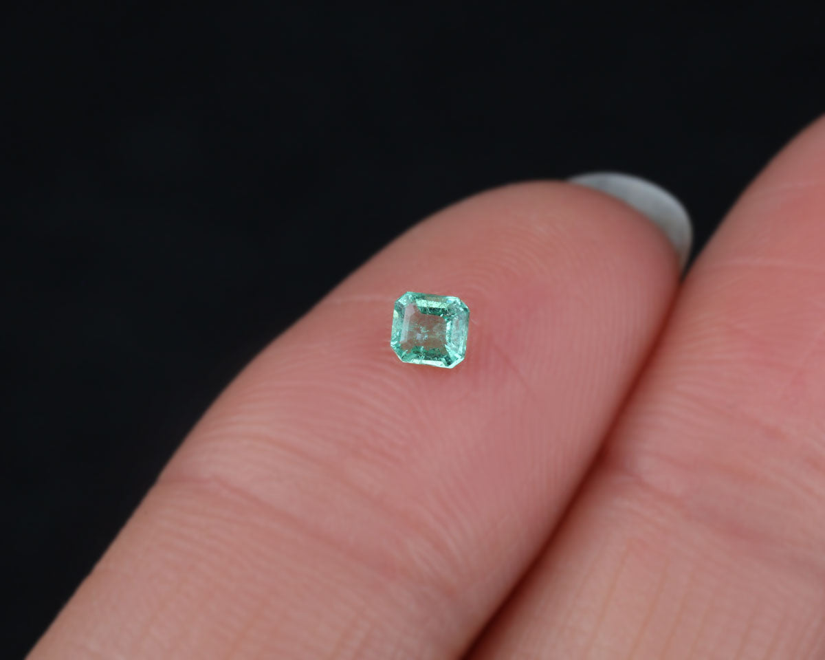 Shakiso Emerald rectangle 3 mm 0.14 ct