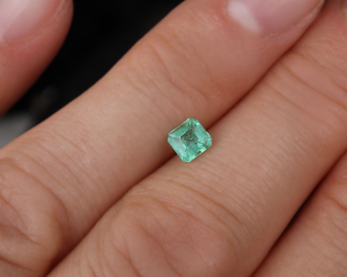 Shakiso Emerald square 4 mm 0.41 ct