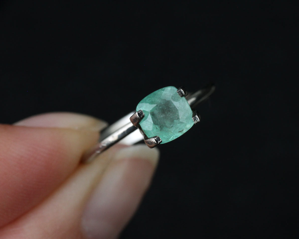Shakiso Smaragd square 6 mm 1 ct