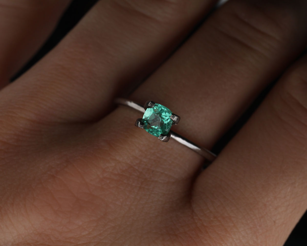 Shakiso Smaragd square 5 mm 0,5 ct
