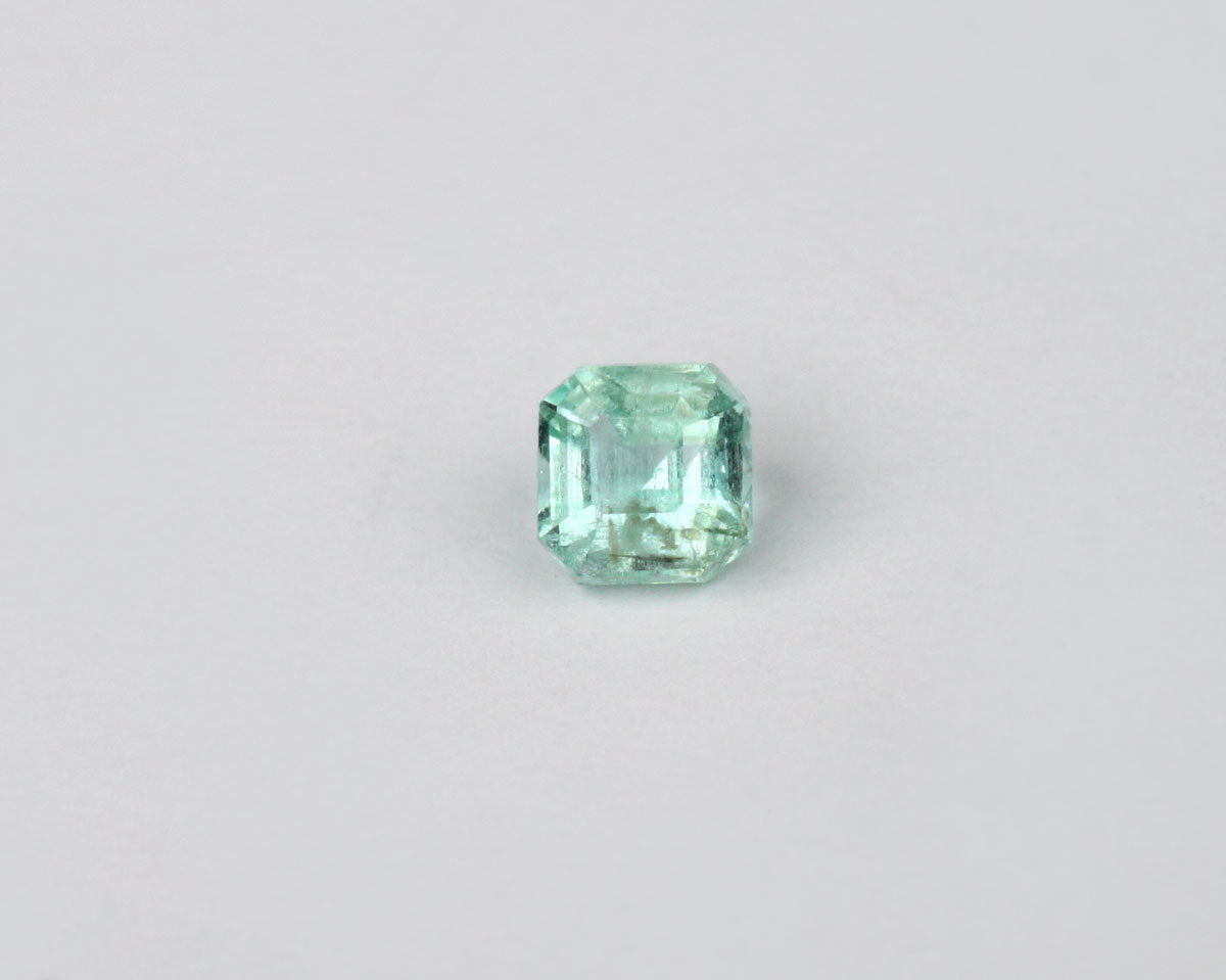 Shakiso Emerald square 4 mm 0.35 ct