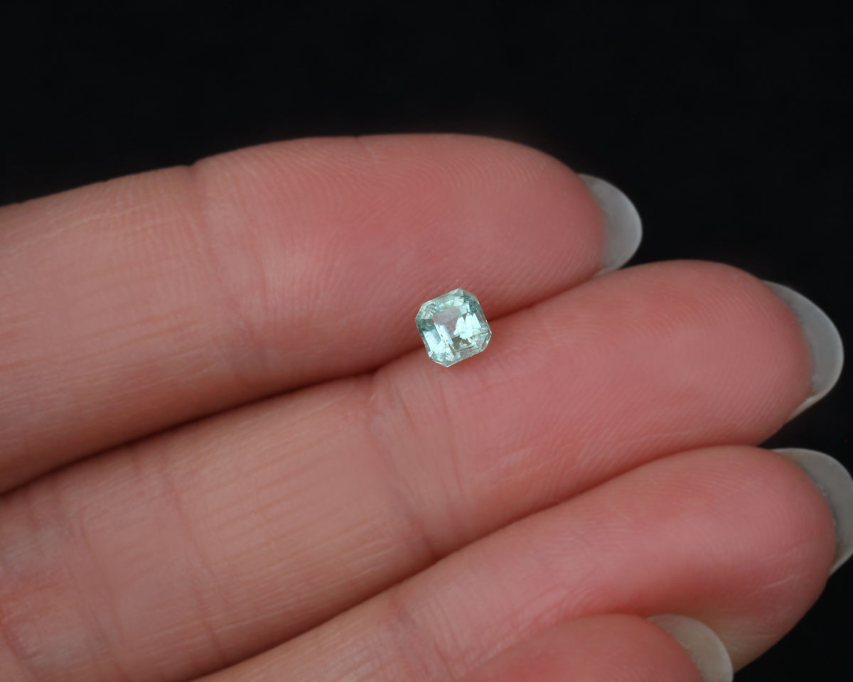 Shakiso Emerald square 4 mm 0.35 ct