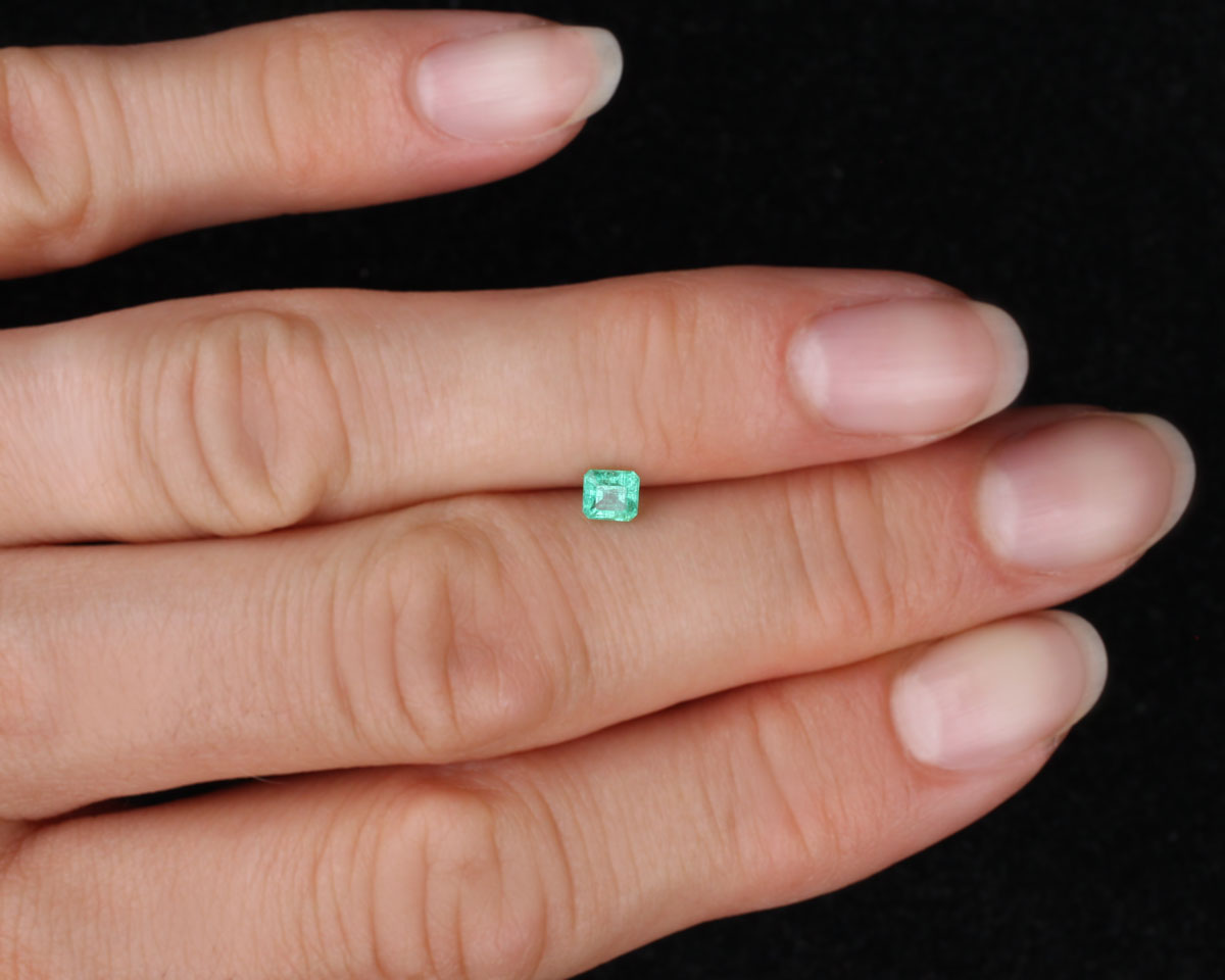Shakiso Emerald rectangle 4 mm 0.24 ct